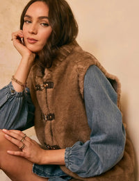 Heartloom Hosk Vest- Fawn-Hand In Pocket