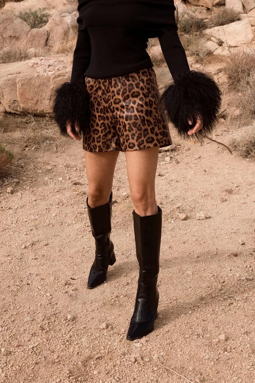Lisa Maree Hummingbird Shorts - Leopard-Hand In Pocket
