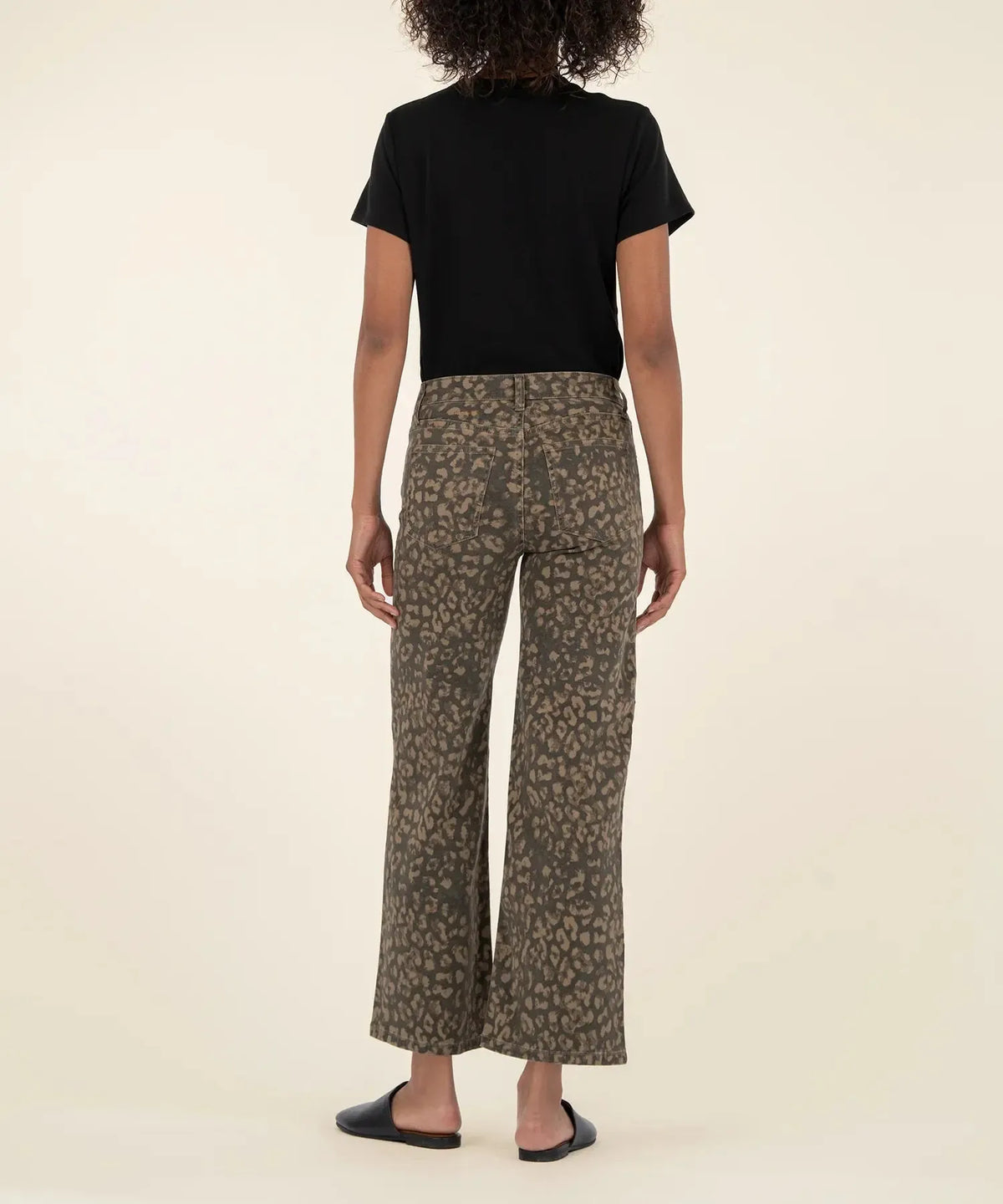 KUT Meg High Rise Wide Leg Denim- Wood-Hand In Pocket