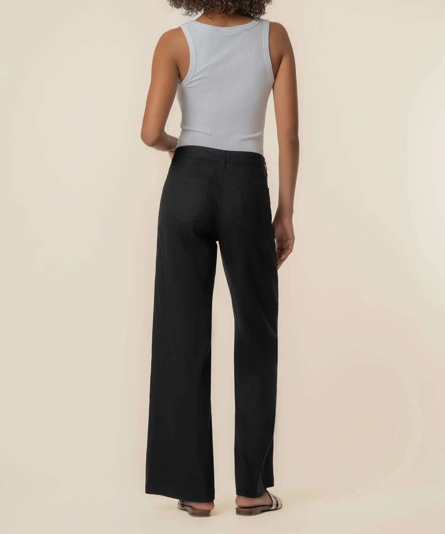 KUT Meg High Rise Trouser Wide Leg - Black-Hand In Pocket