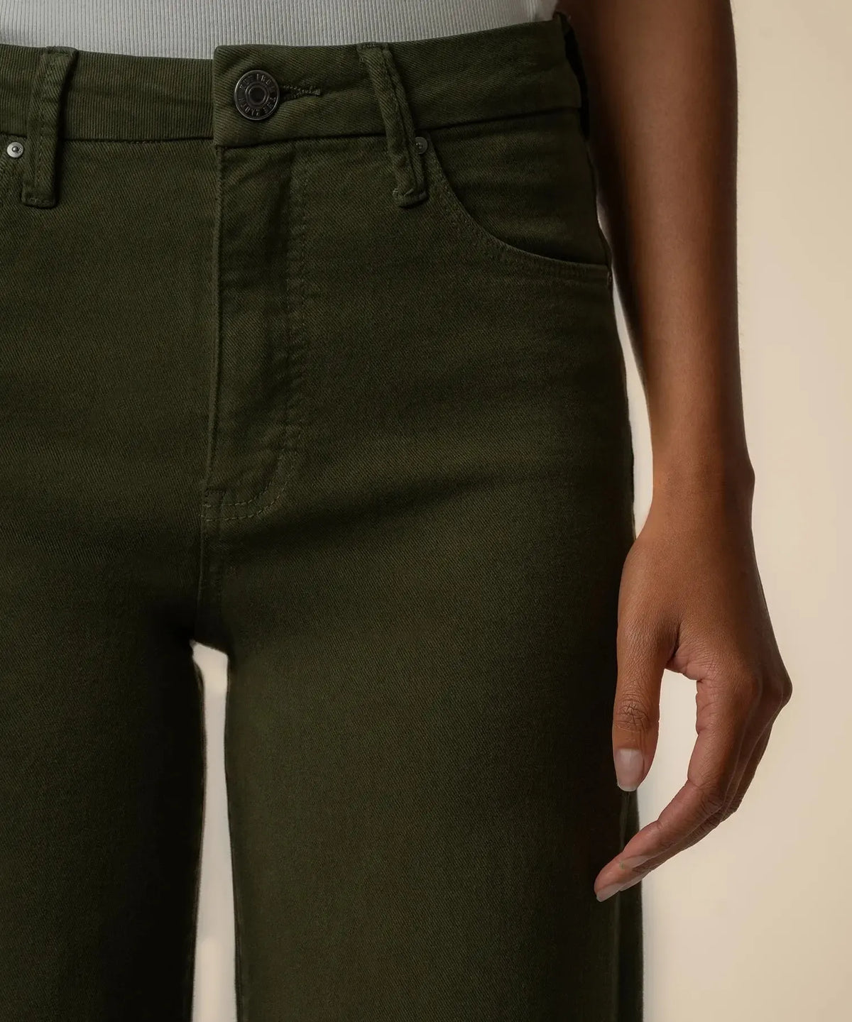 KUT Meg High Rise Fab Ab Wide Leg Raw Hem - Tuscan Olive-Hand In Pocket