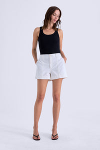 Pistola Mason Short - White-Hand In Pocket