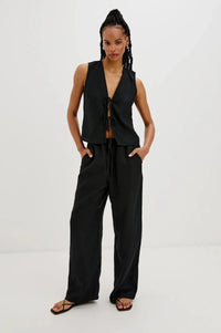 Rails Oregon Top- Black-Hand In Pocket