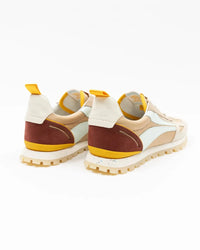 Oncept Toronto - Oak-Hand In Pocket