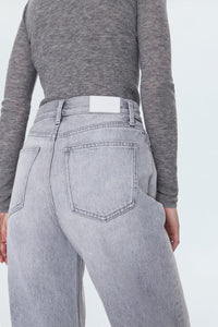 Pistola Wes Jean- Enigma-Hand In Pocket