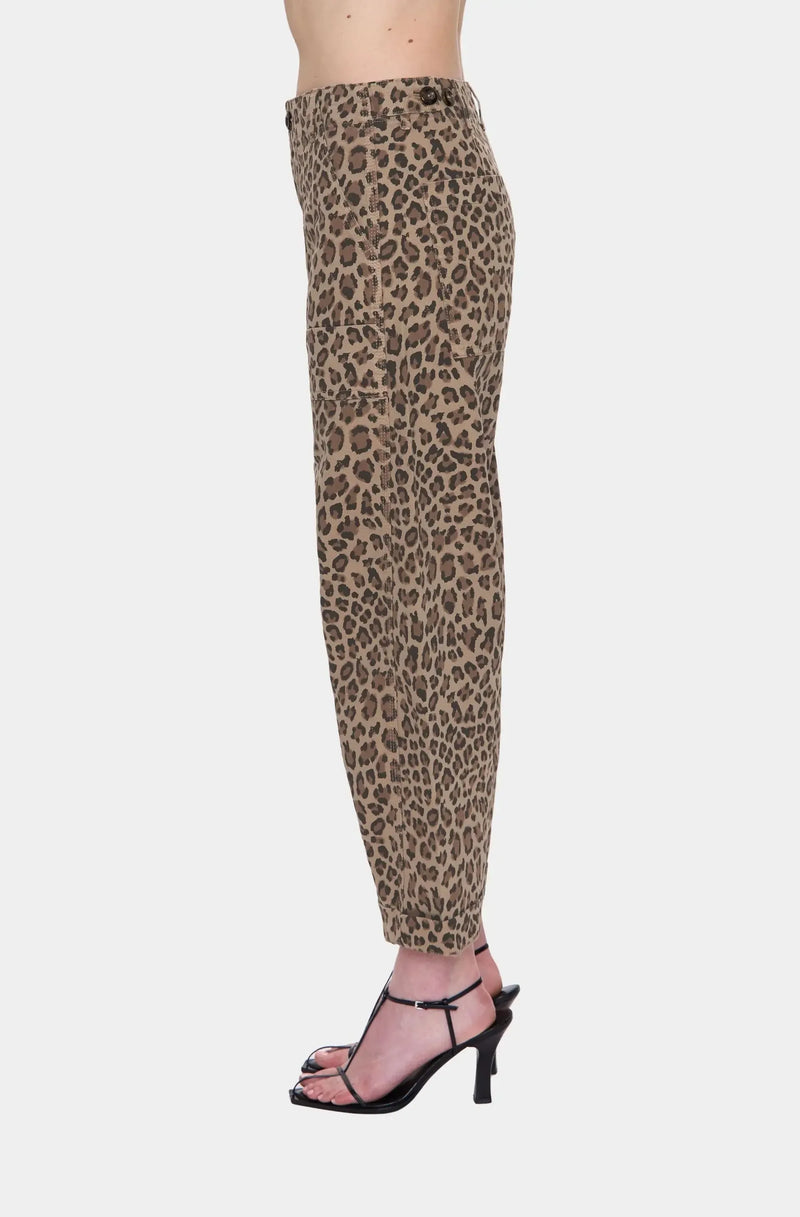 Pistola Tori Barrel Jeans - Feline-Hand In Pocket