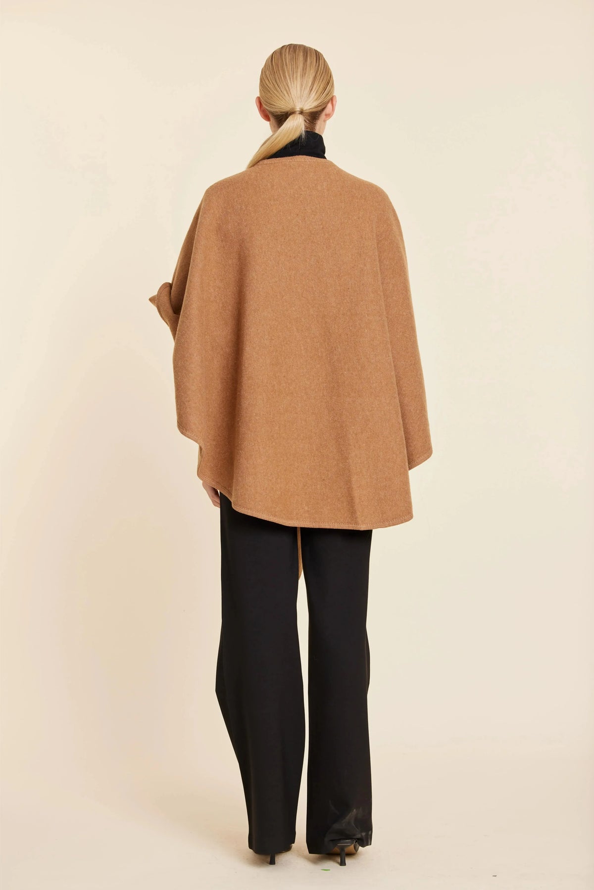 Dolce Cabo Knit Wrap - Rust-Hand In Pocket