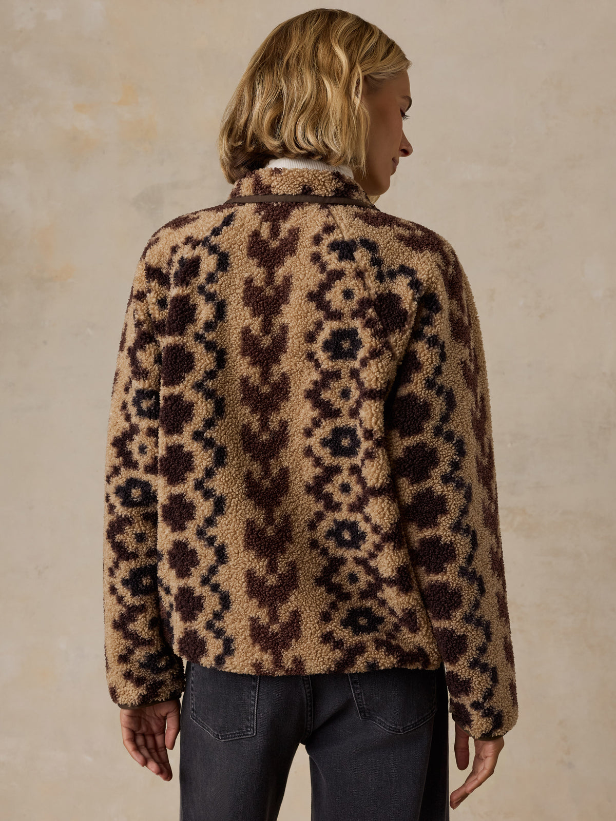 Faherty Fireside Fleece Pullover - Sandy Lights-Hand In Pocket