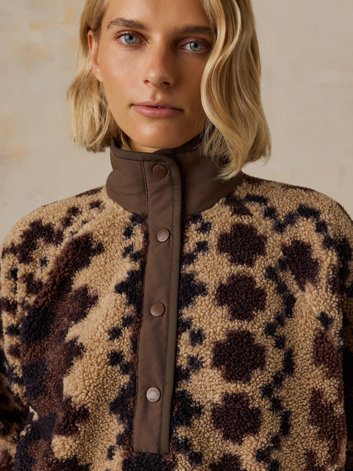 Faherty Fireside Fleece Pullover - Sandy Lights-Hand In Pocket