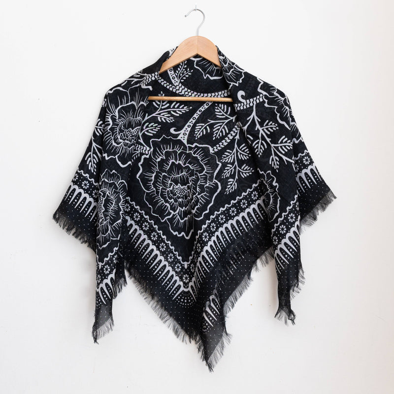 Oversize Fringe Bandana - Ramble in Black-Hand In Pocket