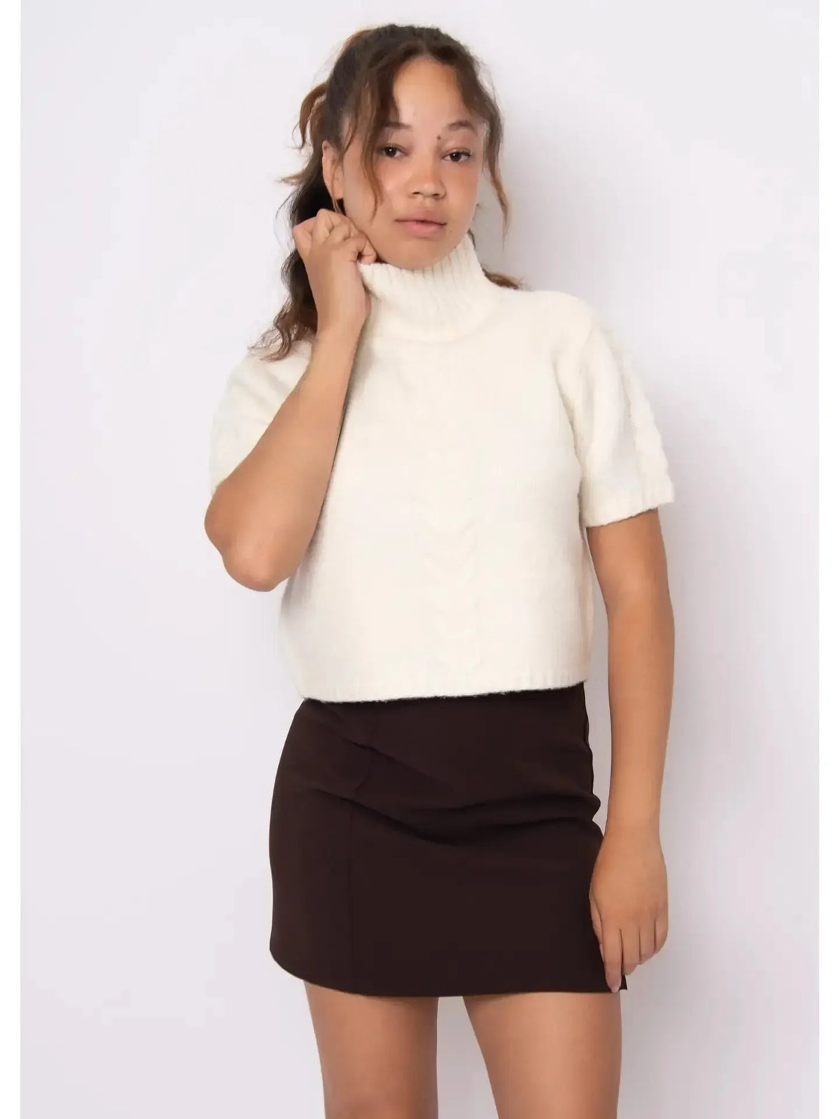 RD Style Sharee Short Sleeve Sweater- Winter White-Hand In Pocket