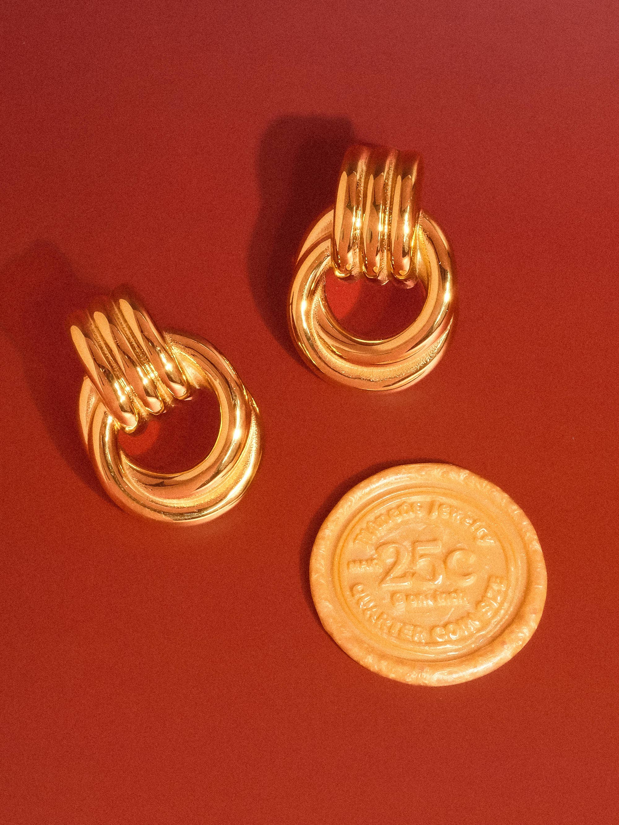 Wanda 18K Gold Hoop Earring - Yellow Gold-Hand In Pocket