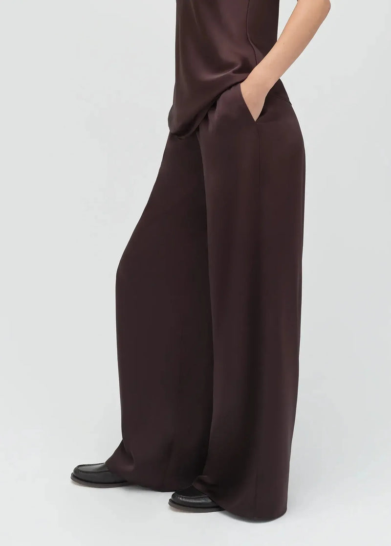 Favorite Daughter The Everything Wide Leg Pant - Espresso-Hand In Pocket