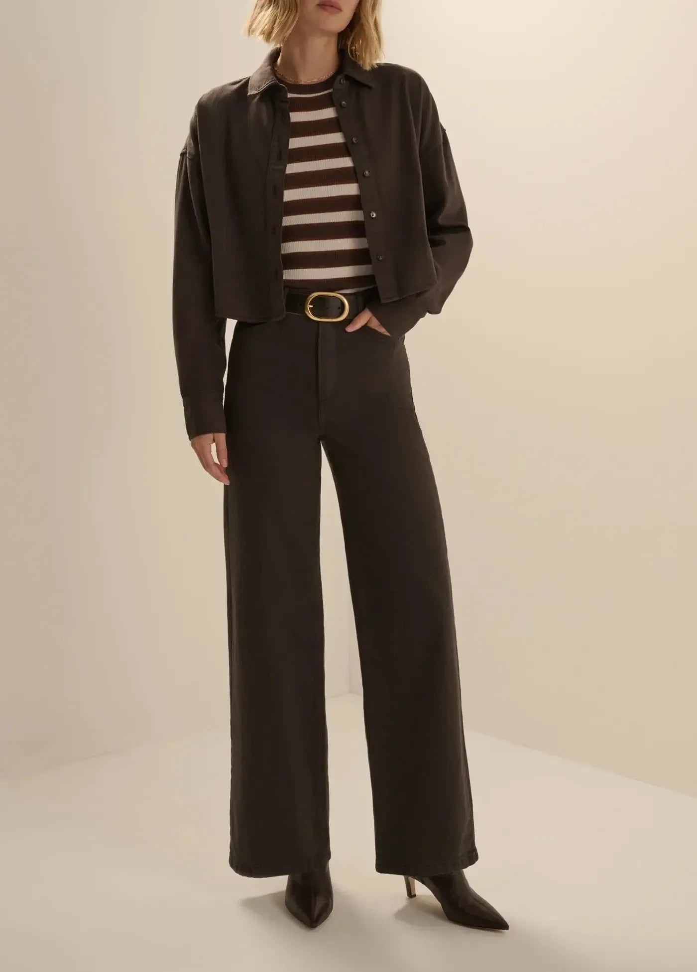 Favorite Daughter The Crop Ex Boyfriend Shirt - Espresso-Hand In Pocket