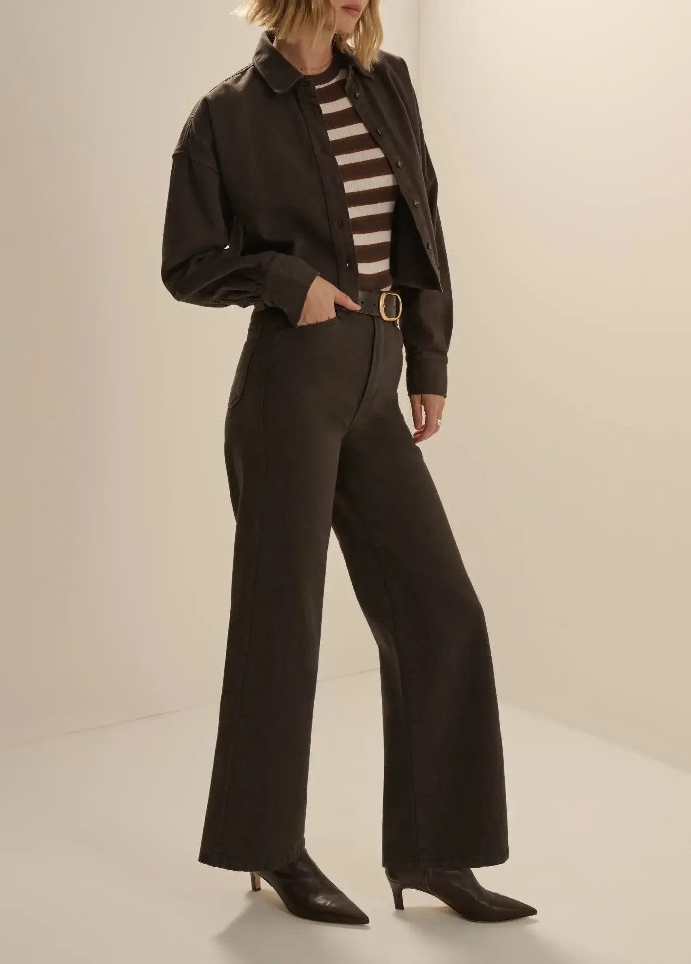 Favorite Daughter The Crop Ex Boyfriend Shirt - Espresso-Hand In Pocket