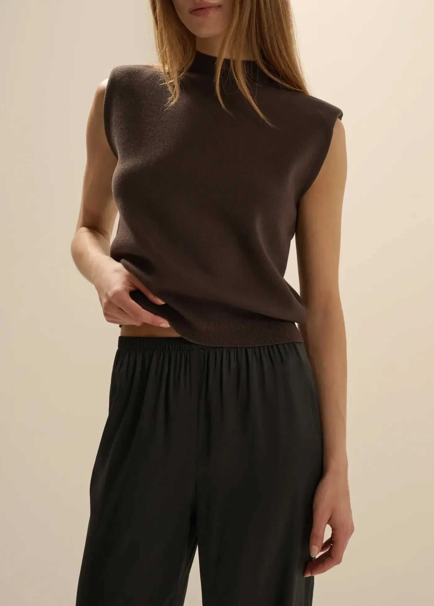 Favorite Daughter The Whitney Top - Espresso-Hand In Pocket