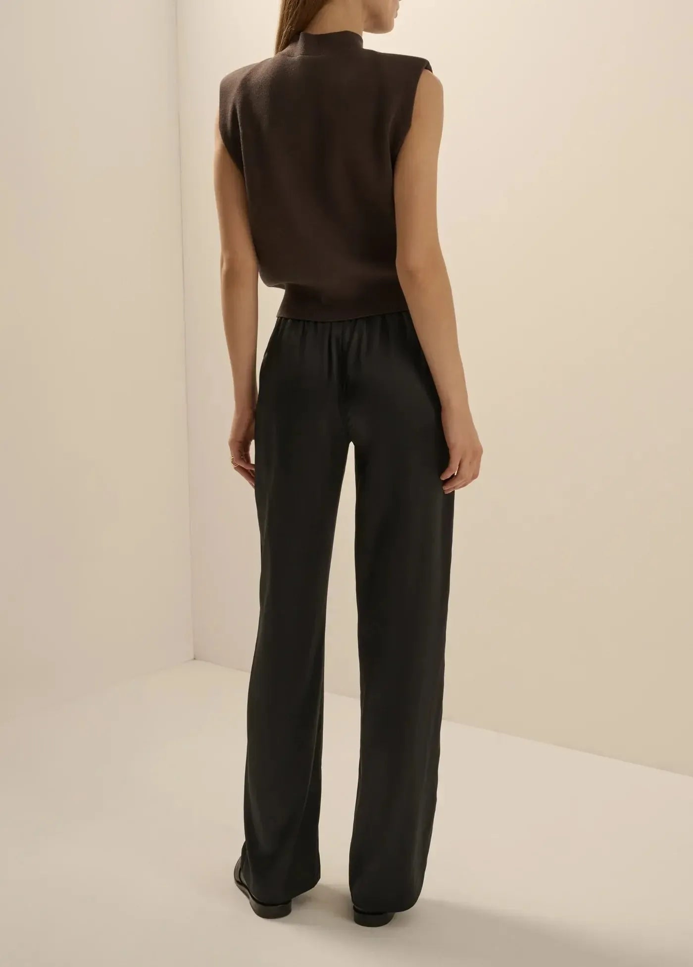Favorite Daughter The Whitney Top - Espresso-Hand In Pocket