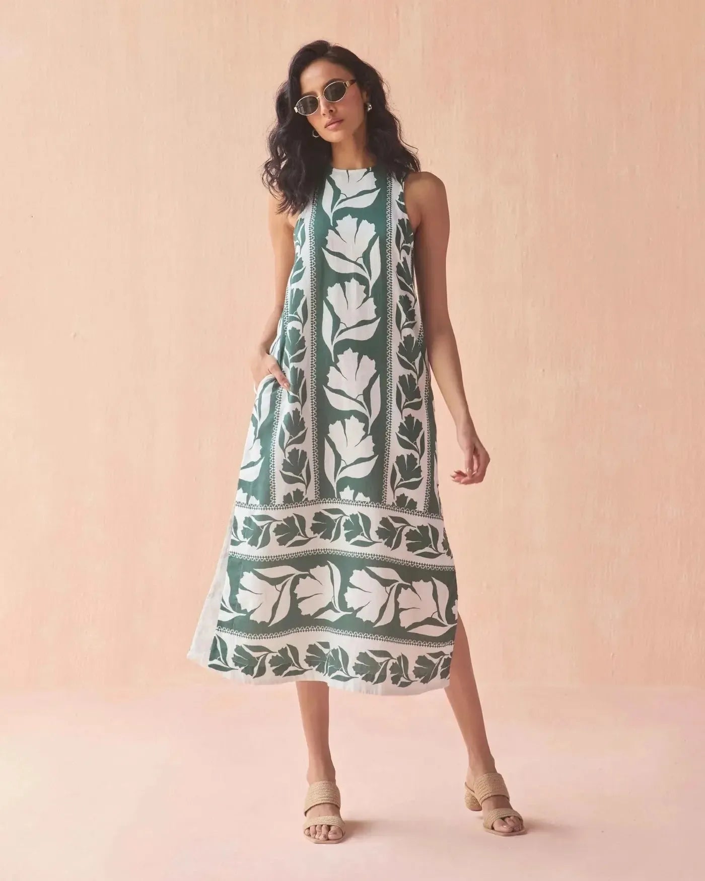 Omika Maggie Midi - Gwen Palm-Hand In Pocket