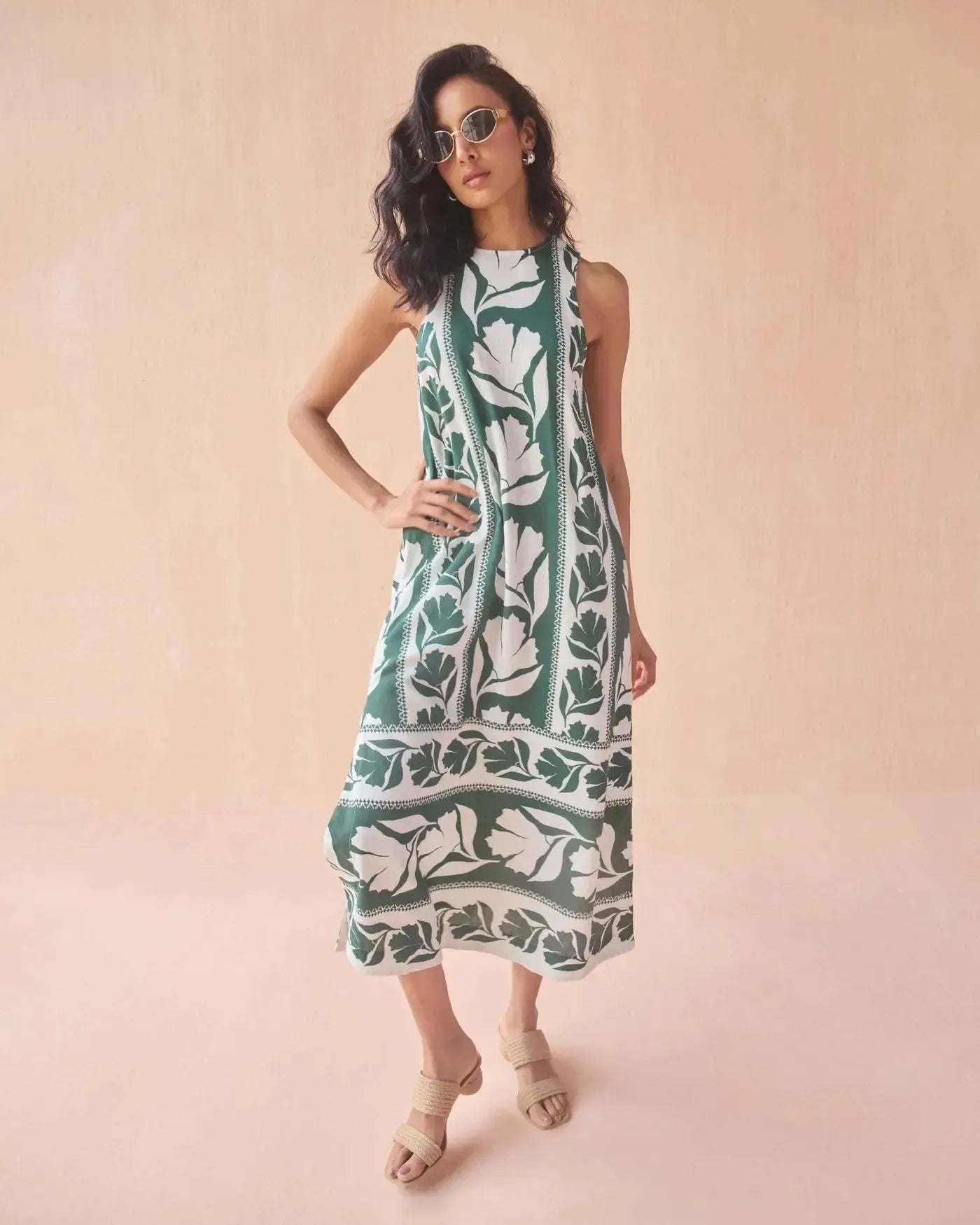 Omika Maggie Midi - Gwen Palm-Hand In Pocket