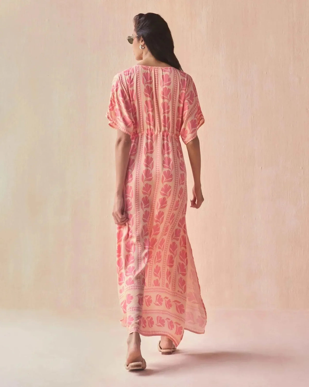 Omika Pia Caftan - Lara Flamingo-Hand In Pocket