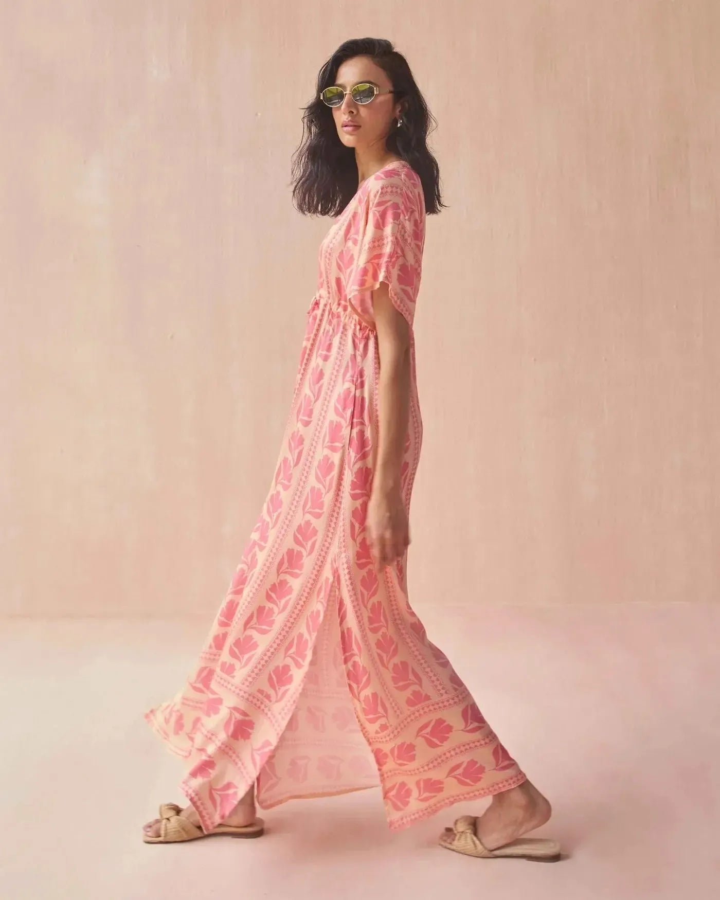 Omika Pia Caftan - Lara Flamingo-Hand In Pocket