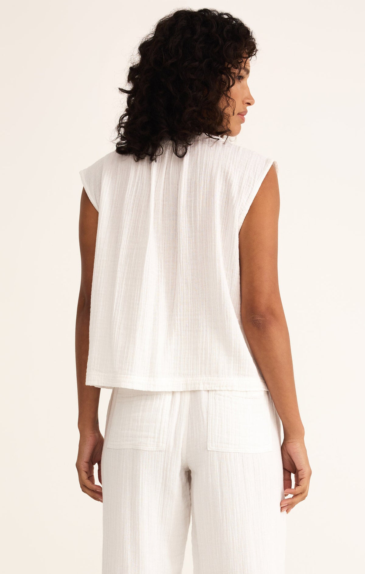 Z Supply Cliffside Airy Top- White-Hand In Pocket
