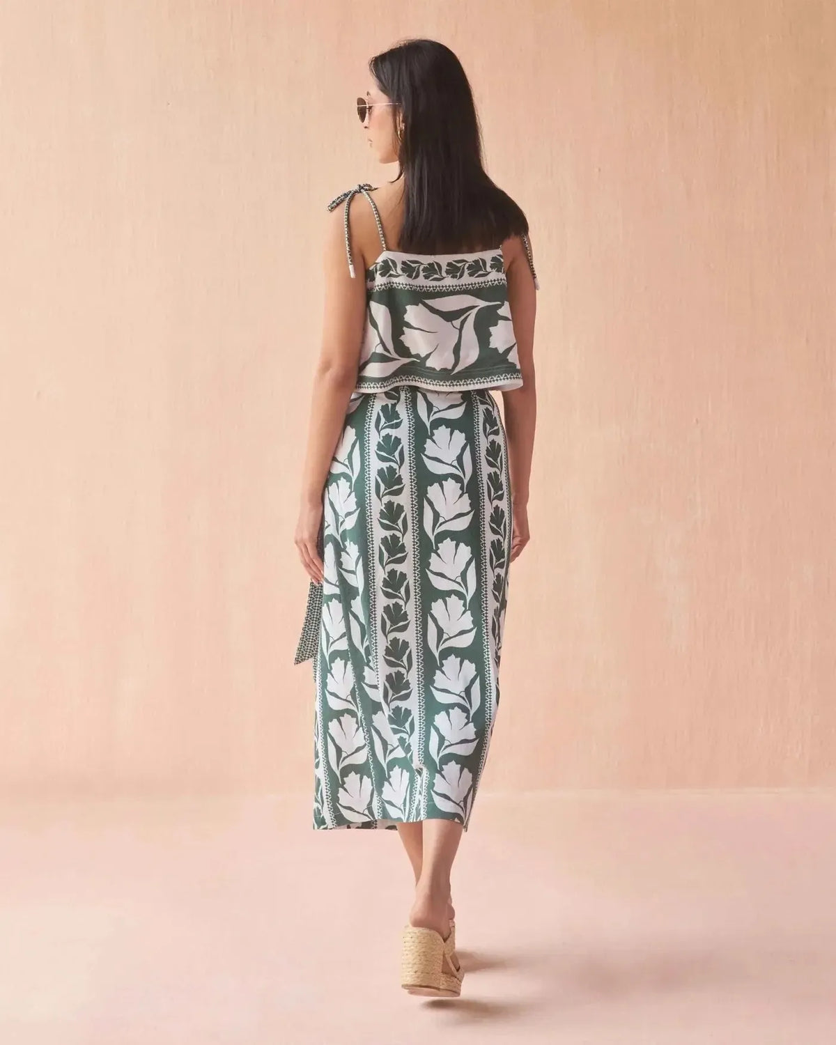 Omika Sammi Midi Skirt - Gwen Palm-Hand In Pocket