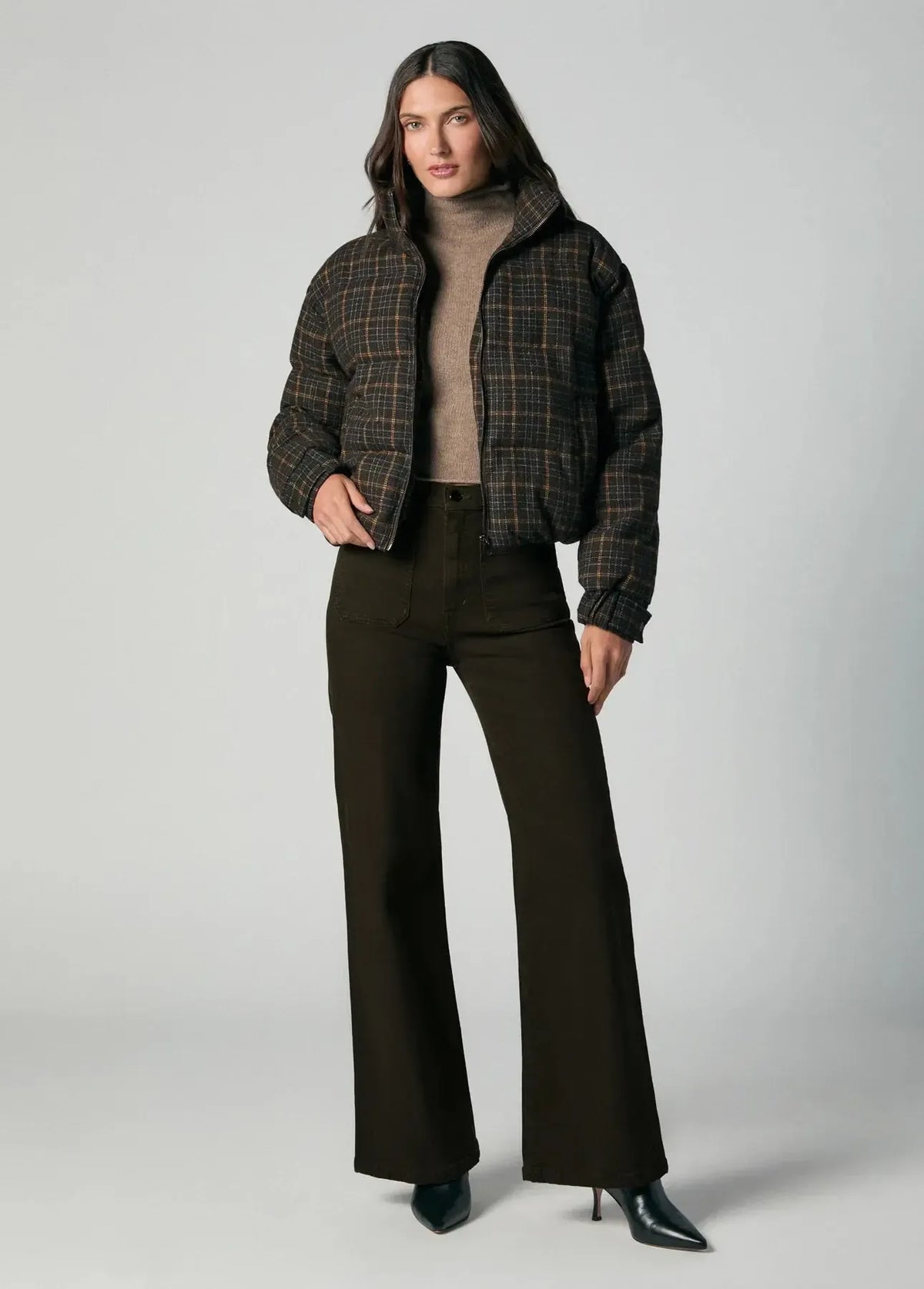 Joe's Jeans The Mia Patch Pocket - Olive-Hand In Pocket
