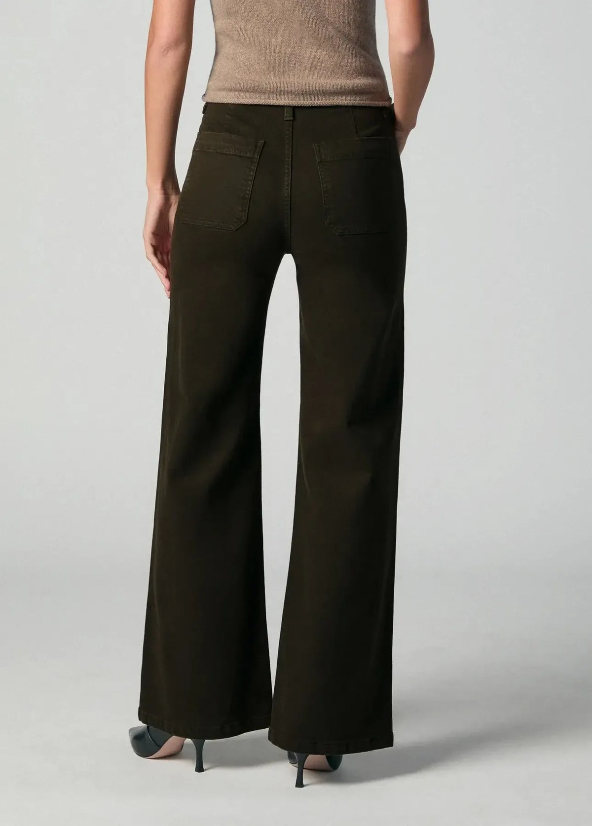 Joe's Jeans The Mia Patch Pocket - Olive-Hand In Pocket
