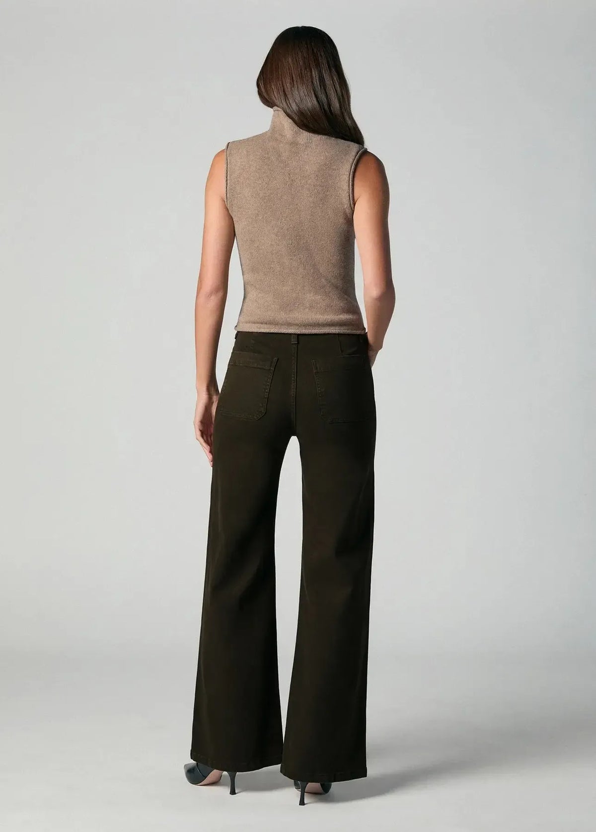 Joe's Jeans The Mia Patch Pocket - Olive-Hand In Pocket