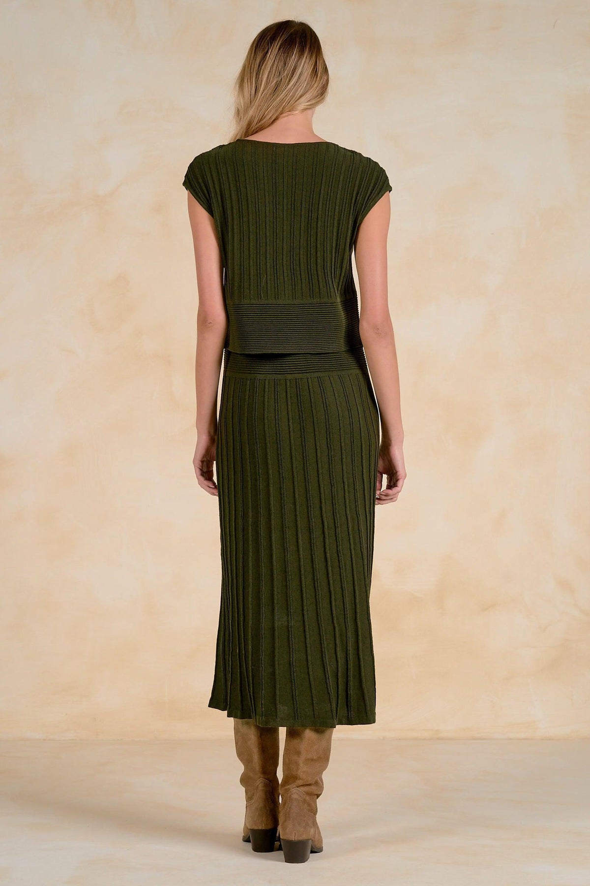 Elan Genevieve Dress - Olive-Hand In Pocket