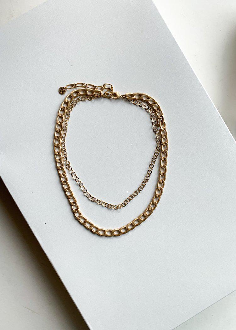 El Nidio Gold Chain Linked Loop Necklace-Hand In Pocket