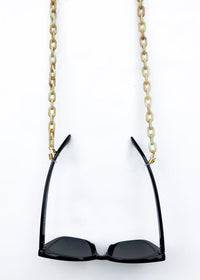 Bracha Jillian Acrylic Face Mask Chain - Neutral-Hand In Pocket