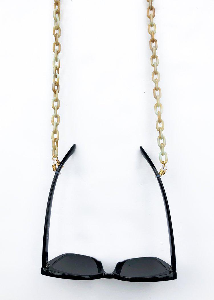 Bracha Jillian Acrylic Face Mask Chain - Neutral-Hand In Pocket