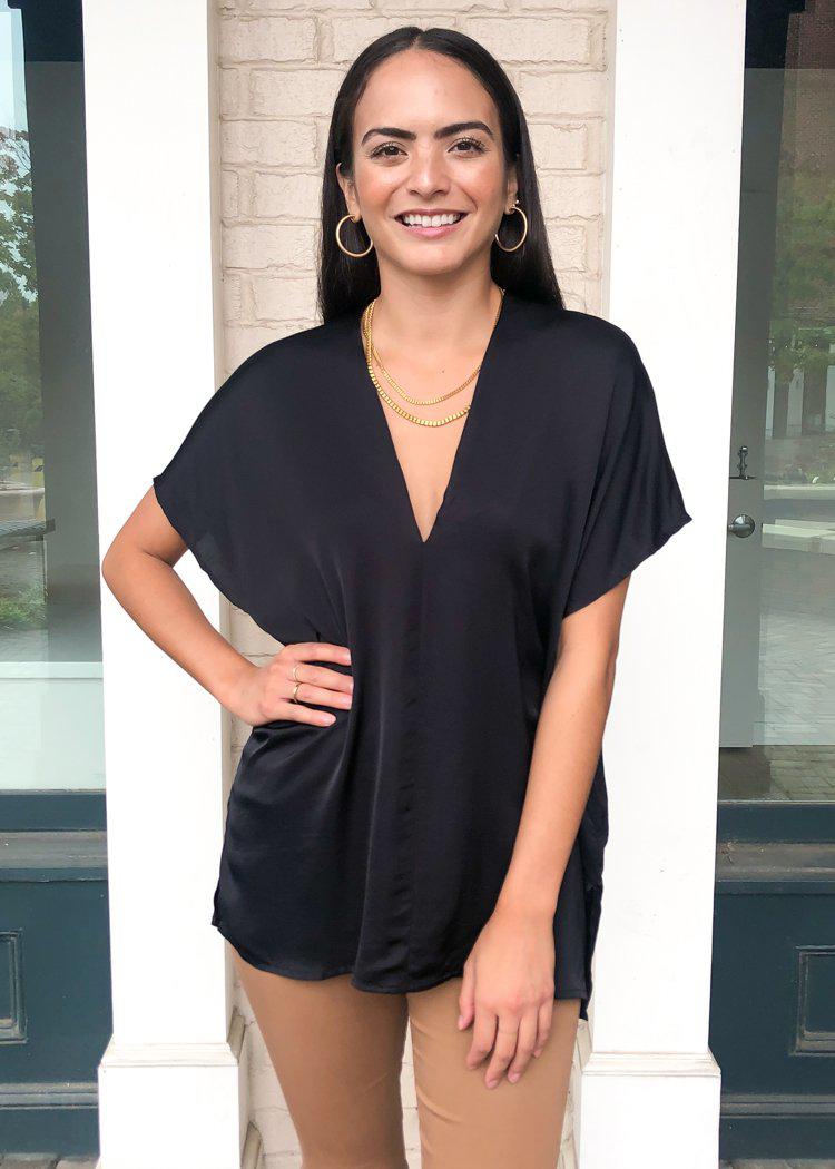 Karlie Bondi Tunic- Noir-Hand In Pocket