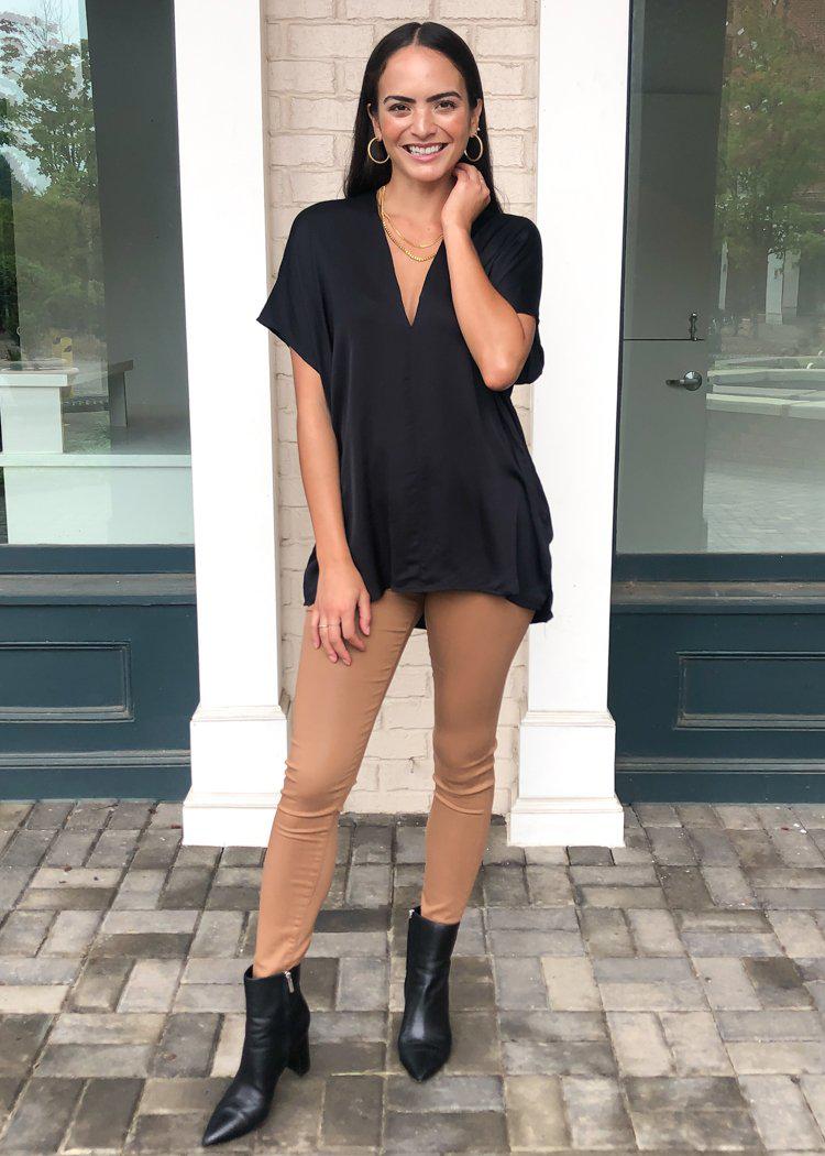 Karlie Bondi Tunic- Noir-Hand In Pocket