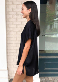 Karlie Bondi Tunic- Noir-Hand In Pocket