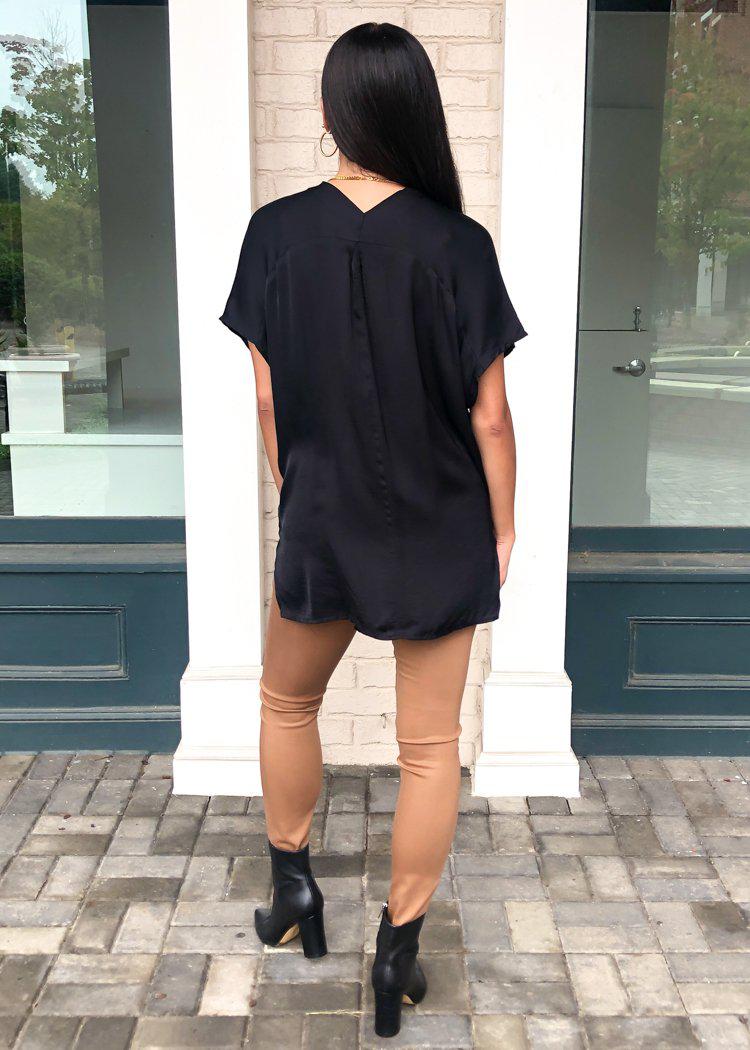 Karlie Bondi Tunic- Noir-Hand In Pocket