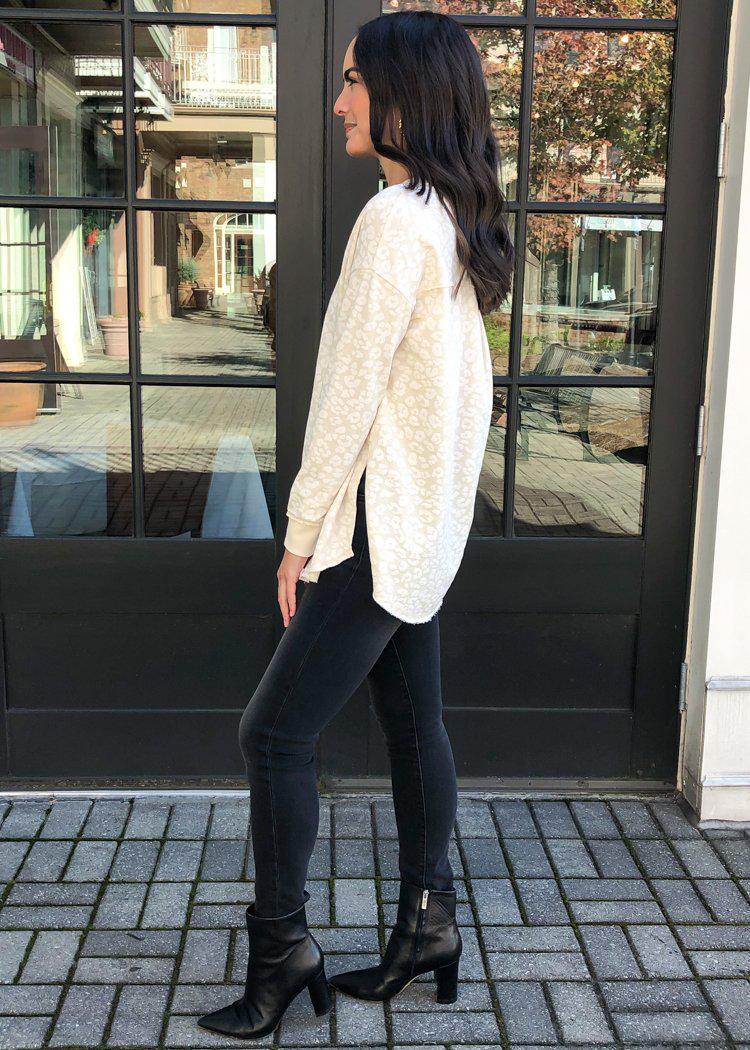 V Neck Leopard Weekender Pullover-Hand In Pocket