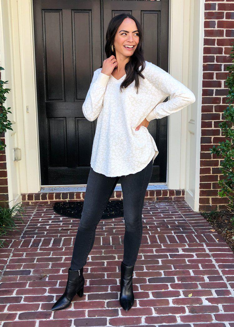 V Neck Leopard Weekender Pullover-Hand In Pocket